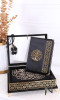 Prestige Quran Box Samt COF022 : Vollständiger Quran auf Arabisch, Gebetsteppich und Sabha